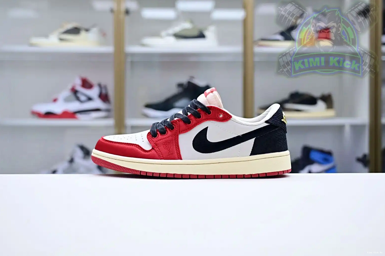 Jordan Room OG Kimikick x 1 Air Trophy Jordan Low “Away” 0701